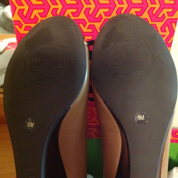 Tory Burch Pacey Wedge - Picture 2 of 5